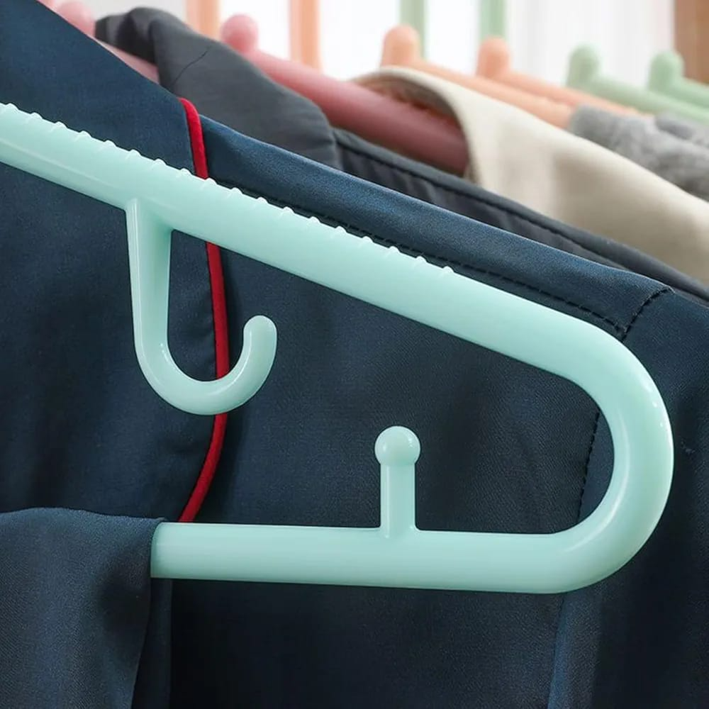 Plastic Cloth Hangers 5 Pcs Set