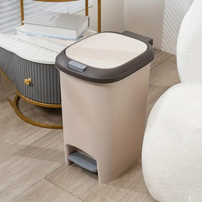 Plastic Trash Can Footsteps with Lid 10L