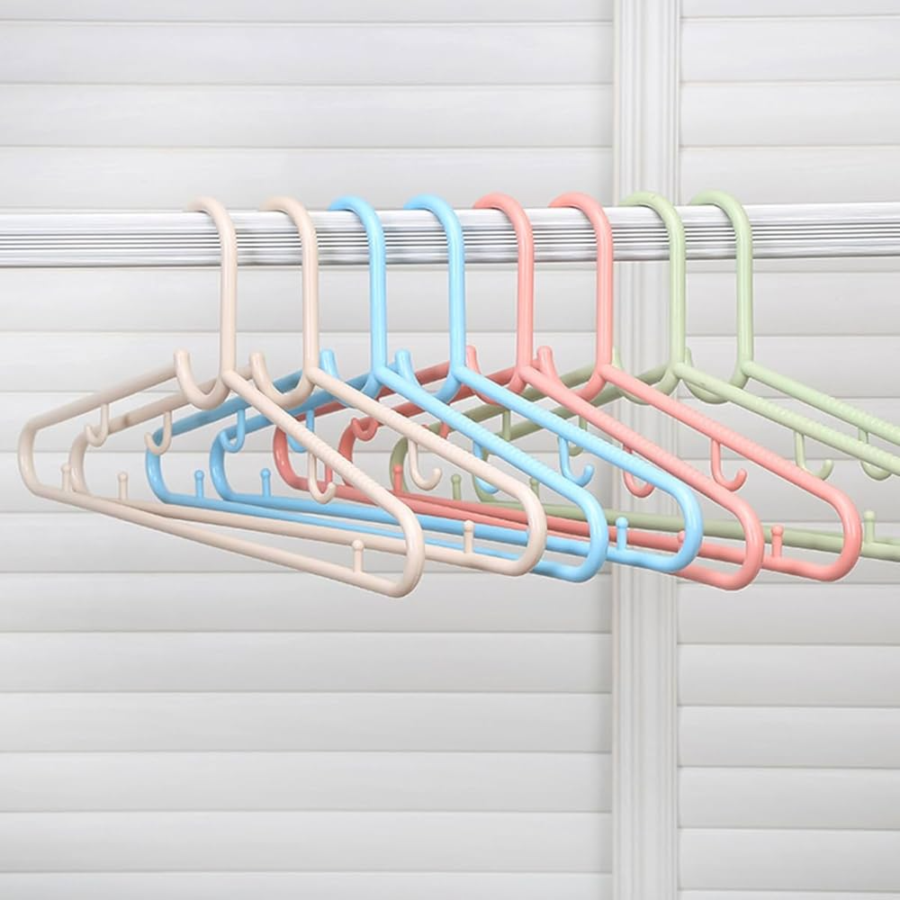 Plastic Cloth Hangers 5 Pcs Set